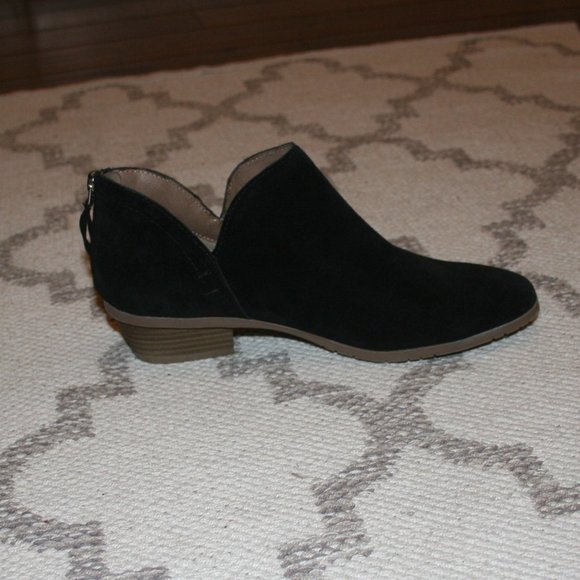Kenneth Cole Reaction Side Way Suede Ankle Bootie - Picture 1 of 6